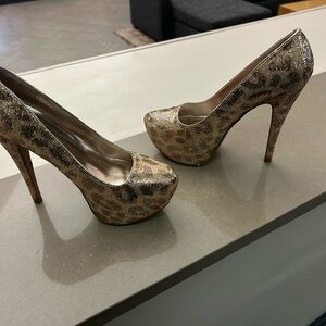 Qupid Leopard Print High Heels size 8 great shape